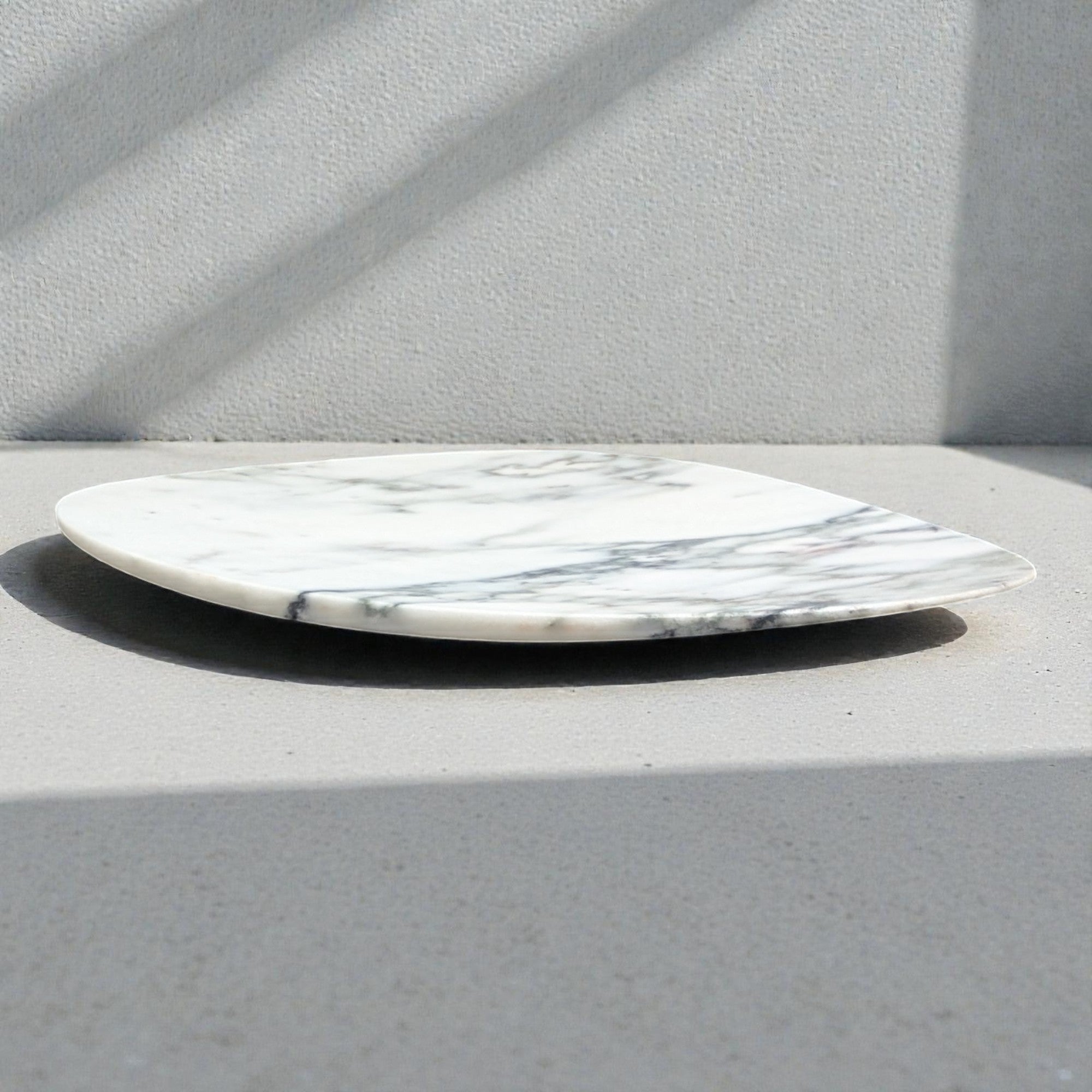 Marble-patterned plate on a gray surface